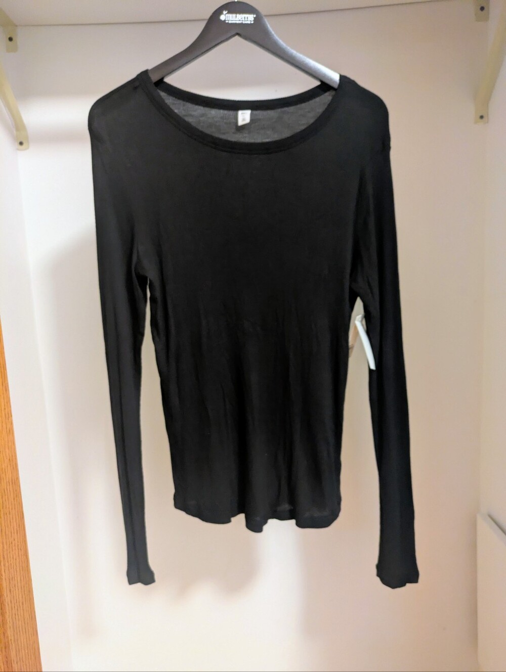 NWT BP. Black crewneck long sleeve fitted t-shirt Size XL